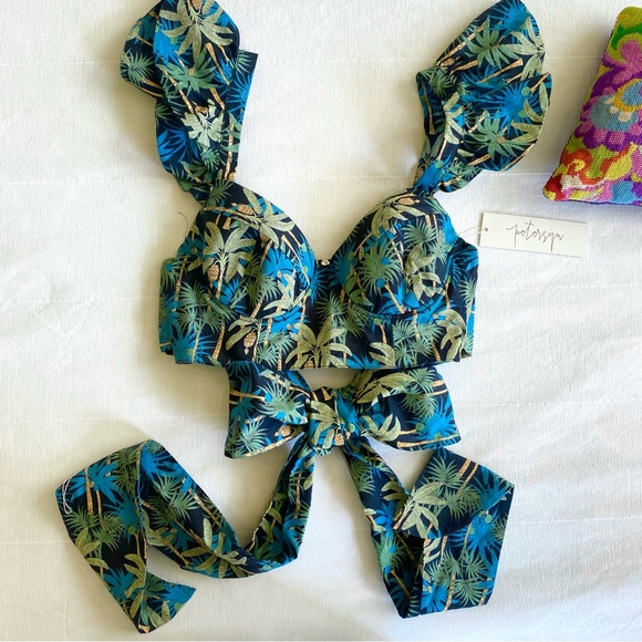 NWT Petersyn X Revolve Joplin Paradise floral flutter sleeve crop top - Picture 2 of 12